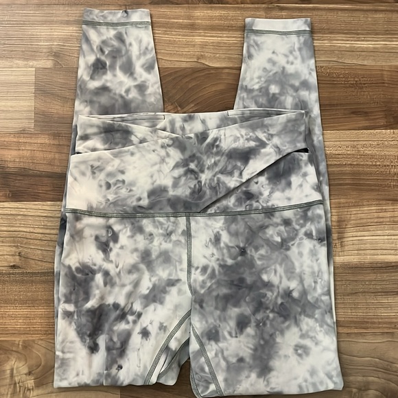 Lululemon Super High Rise Align Criss Cross Waist - Picture 2 of 5